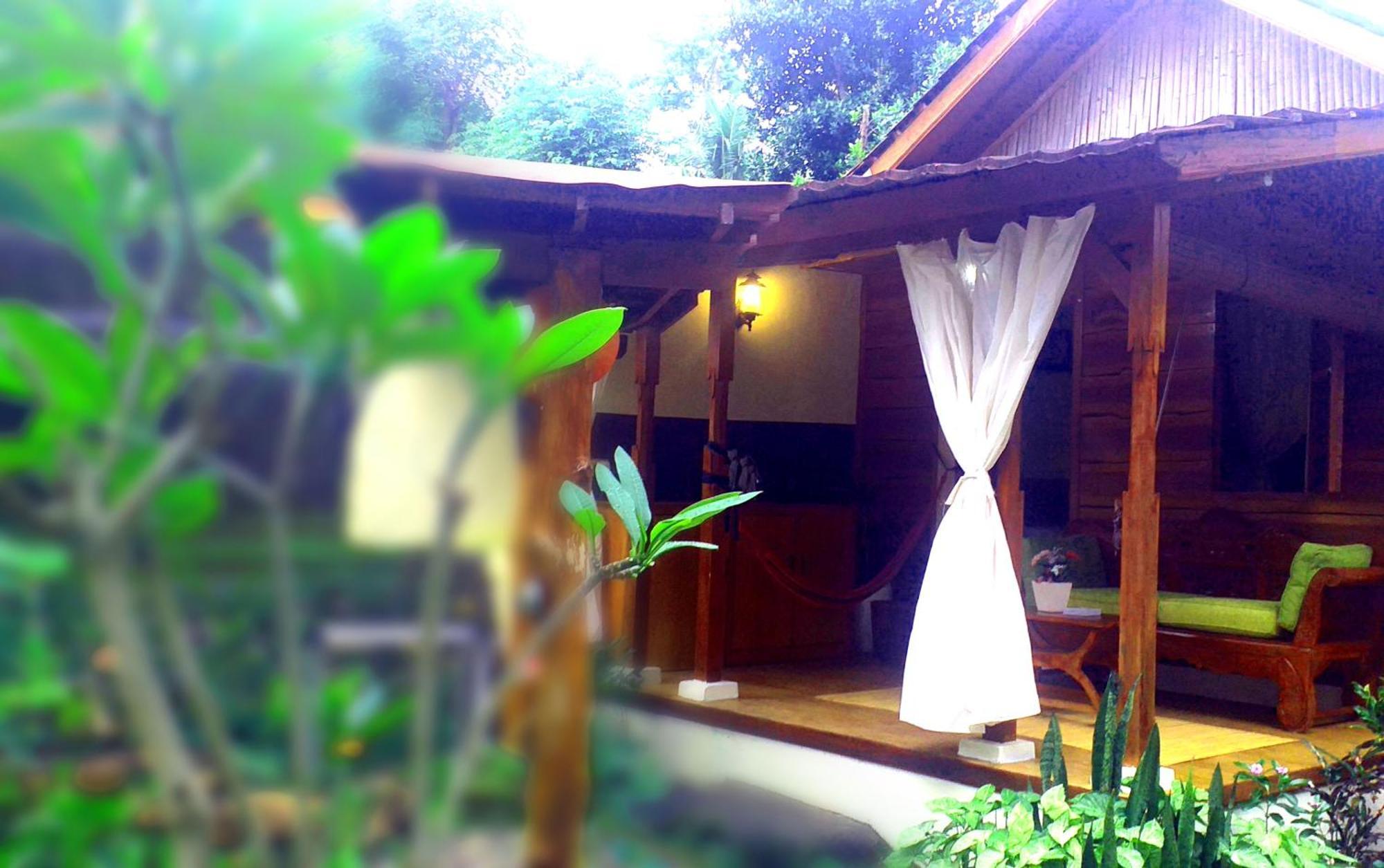 Lafyu Bali Hotel ซีงาราจา ภายนอก รูปภาพ